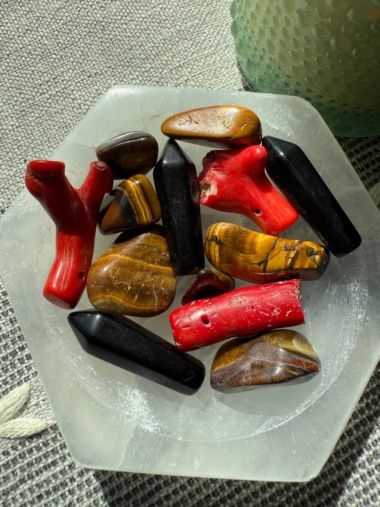 Green Glass Crystal Candle – Coral, Black Obsidian & Tiger’s Eye - Studio Selyn 