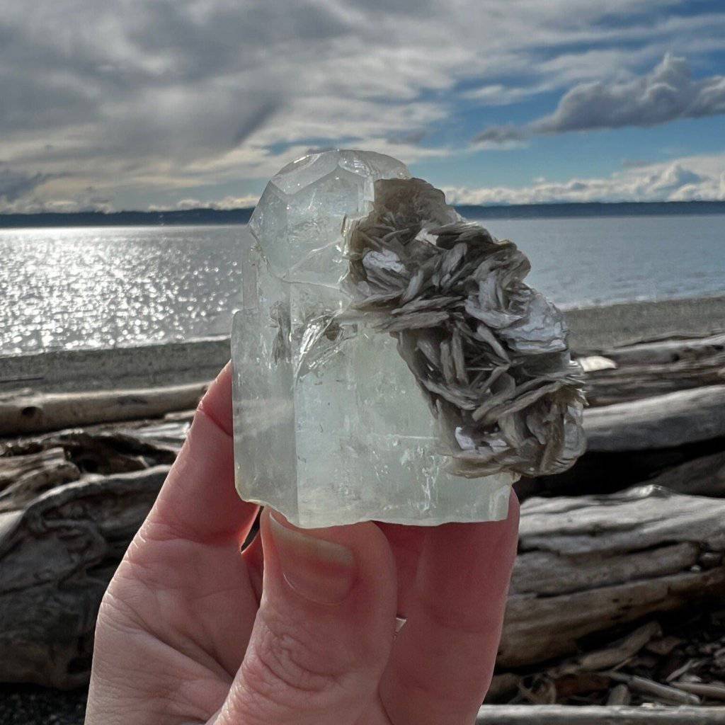 Aquamarine crystal with Muscovite #142 - Studio Selyn