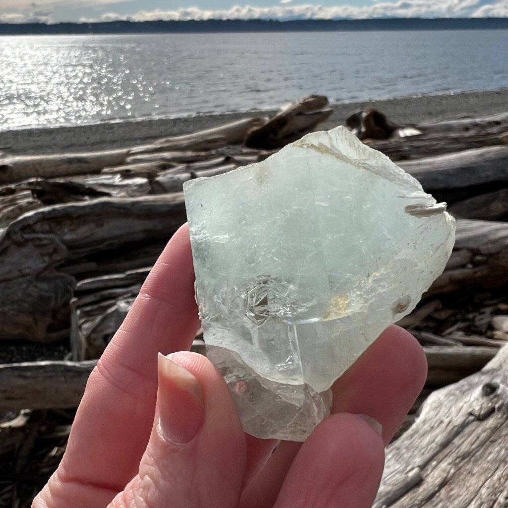 Aquamarine crystal with Muscovite #142 - Studio Selyn
